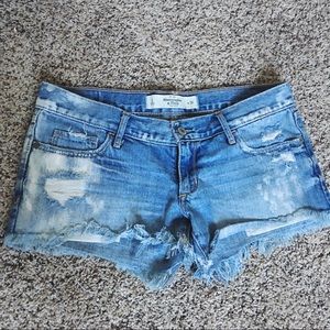 ABERCROMBIE&FITCH Low rise Distressed Jean Shorts
